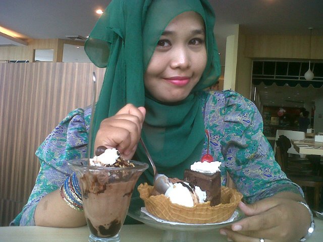 rekalidia's profile picture. 