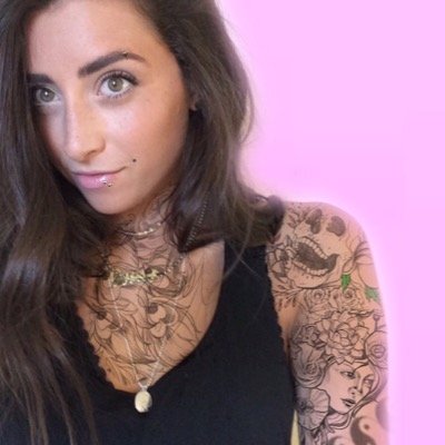 FOLLOW @laurenelizabish !!! SHES TRYING TO REACH A GOAL ❤️