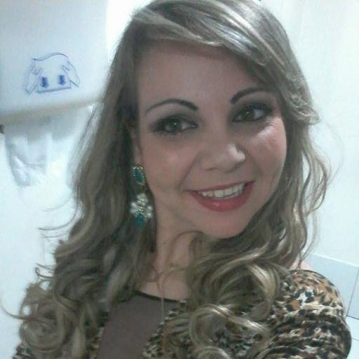 O fácil se faz logo, o difícil demora um pouco, o impossível entrega nas mãos de Deus, porque para Ele tudo é possível 
SEGUIDORA DE DEUS...