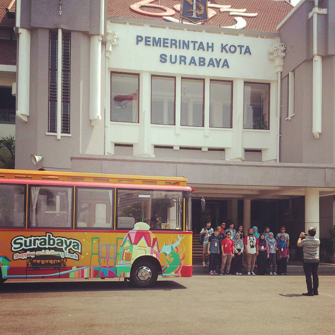 Official account of Surabaya Shopping and Culinary Track Bus