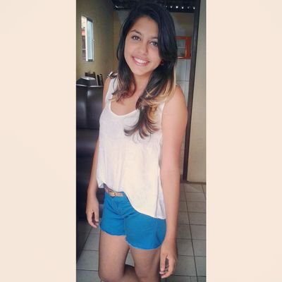 Sou melhor do que as pessoas pensam,pior do que elas imaginam,as criticas não me abalam,os elogios não me iludem,sou oque sou e não oque falam,dane-se o passado