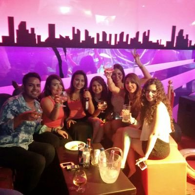 Somos la mejor Disco-Banda en vivo de Cancún. Abrimos de jueves a domingo de 10pm a 5am