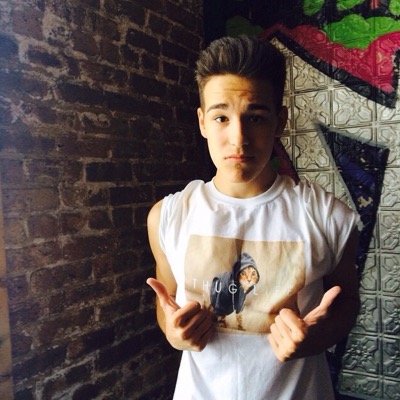 follow @MyfuckboyJacob  she follows back