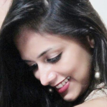 Mmmm well to describe abt me,am spontaneous,energetic,crazy,extremely talkative n guileness woman.Am basically a people's person