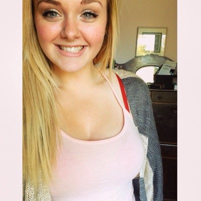 alexxthelyon's profile picture. Never regret something that once made you smile