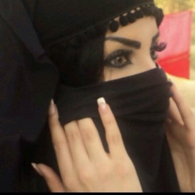 ملكة لاترى الذكور سوى محطات لاريح عليها قدمي الكريمة
