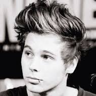 hi im luke... im 18 and im a shy guy, but im fun when i warm up to you. im afraid of love..sad but true. ||FL||RP||NOT REALLY LUKE HEMMINGS||SINGLE||GAY||