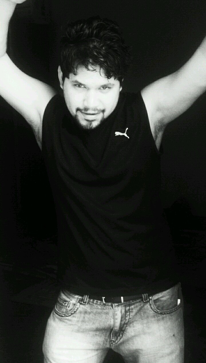 u can find me in ur #heart.com, and in the field also, will always be Fielding for u, afterall I am the future of cricket journalism