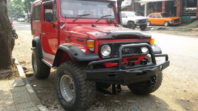 Jual beli velg dan ban mobil baru/bekas, dan juga menjual berbagai macam asesoris OFF ROAD (Bumper,Pender,Anting anting dll ) Pin 3138C7A7 tlp 022985330788