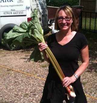 I'm passionate about growing, cooking, eating, and sharing.