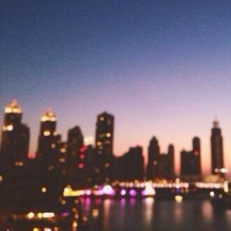دآر الظبي بوظبي وإللي به نشوفه ، إن الوفى في أهلهآ والطيب ربآني ..♥