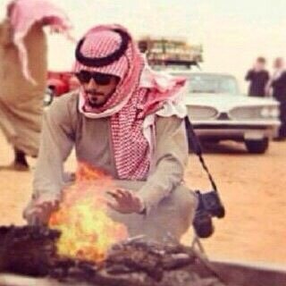 ثق تماماً كُل مآ تفعلُه خيراً أو شراً سيَعوّد إليگَ يوماً مآ . .