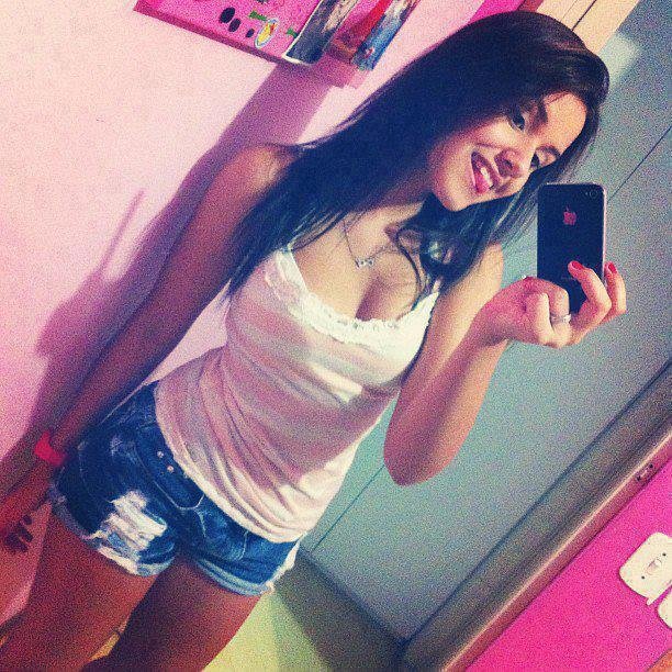 Doce como um Limão  , Tão calma quanto um Furacão ' :))