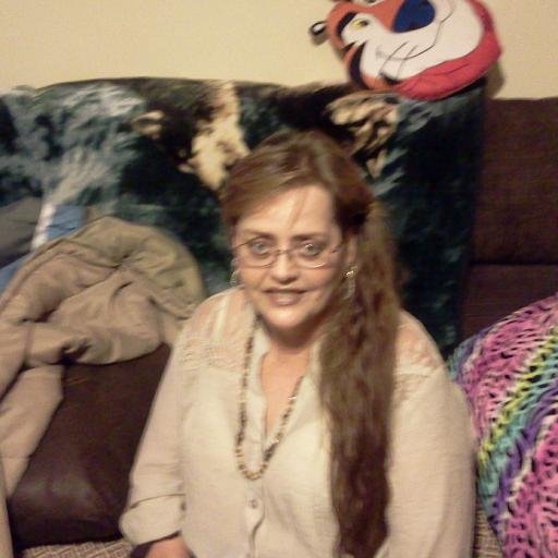 UK born former nurse. My granddad ran a taxi service. I'm the middle sister of 3, like to watch good movies, E Channel, & news. Husband former #Airborne Ranger.