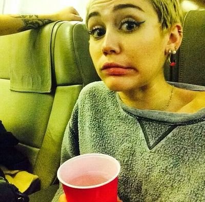 te dei um follow gratis, seja legal nao siga este twitter, siga como forma de agradecimento @ImBoySmiler muito obrigado voce ira saber de tudo de Miley Cyrus
