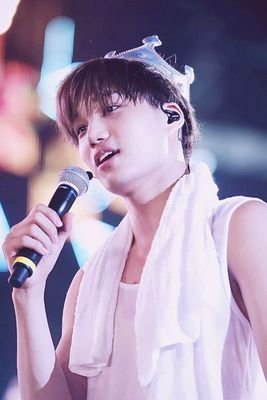 • the fact that im in love with Jongin is too overwhelming •