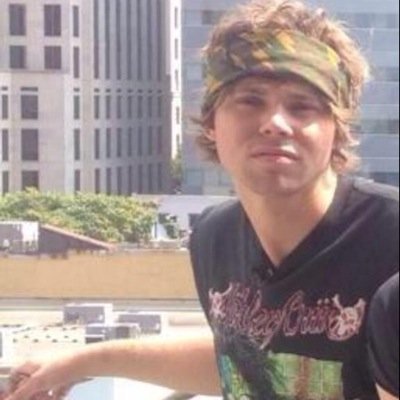 free follow from @radicalrvsa :) mind following her back? ❤️ ask for a fb :-) thank you ily
