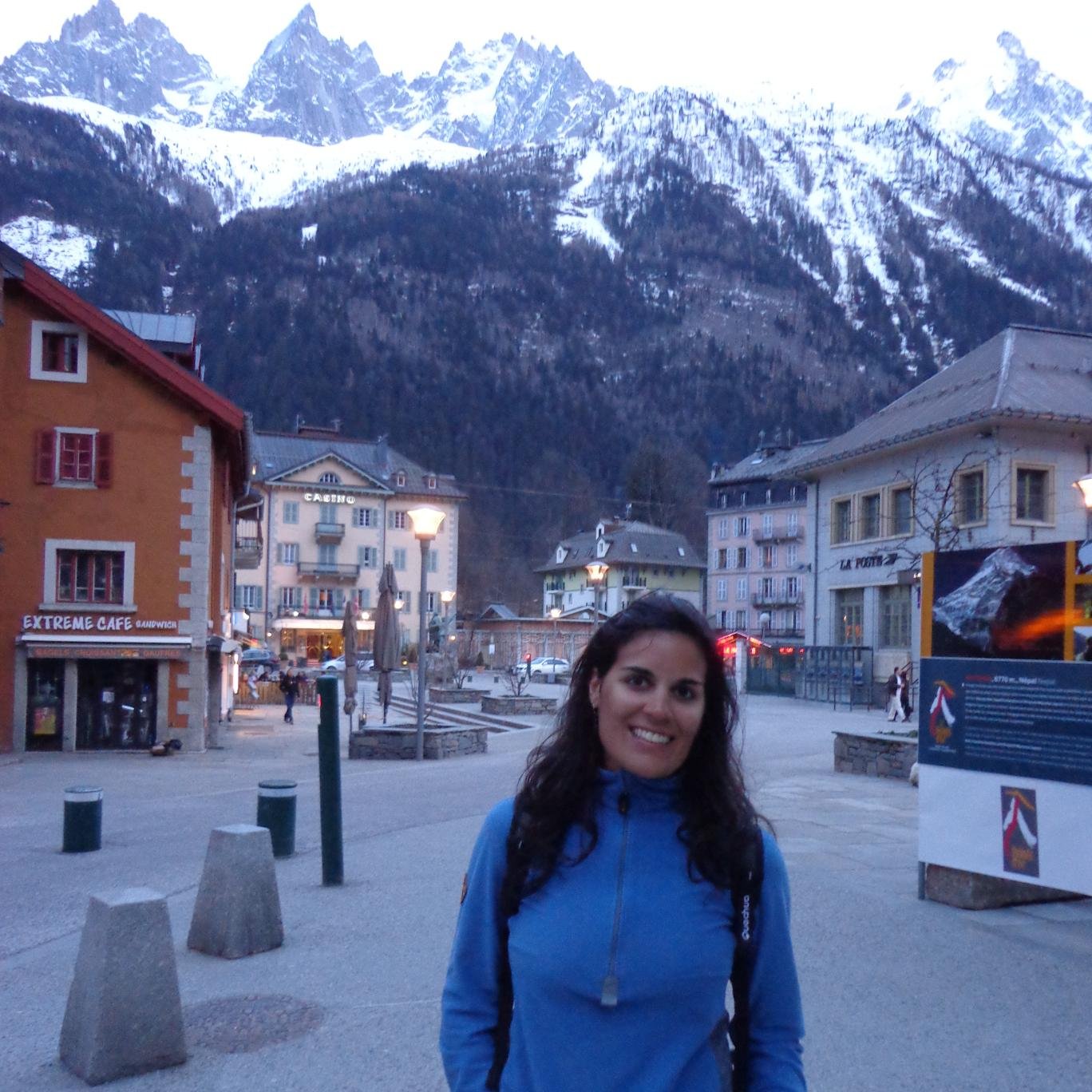 Associate Researcher CONICET, ICB UNCUYO at Soft Mater and Computational Biophysics lab, trekker, runner and amateur climber.