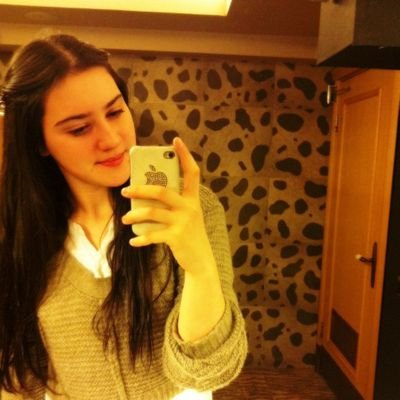 Gezmeyi çok seven deli dolu müzik hayranı :)  Takip edeni takip ederim