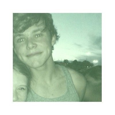 follow @primadonnairwin and rt this link please https://t.co/BdxCuLVNEv thank youu