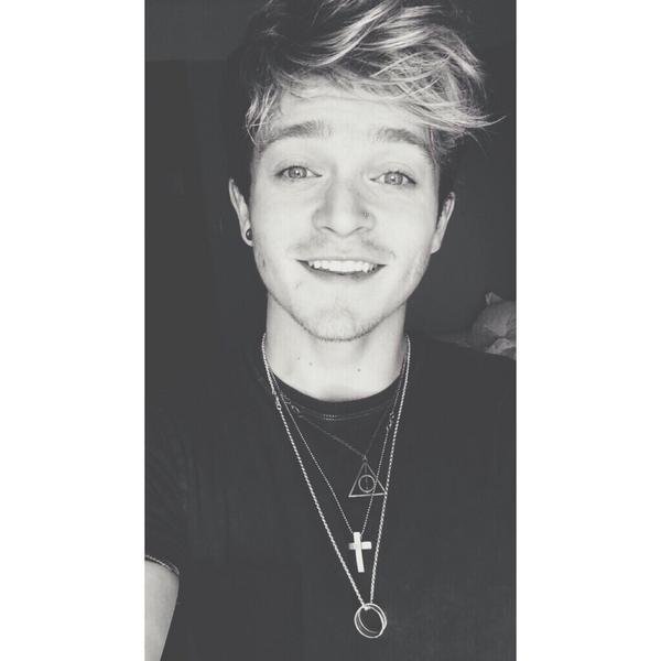 Follow my account @GemaJHoran for follow back