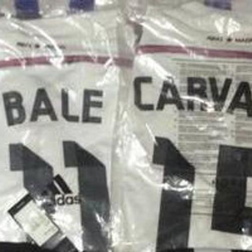 Camisetas de fútbol desde 25 euros, gorras 15 euros y camisetas de NBA desde 28