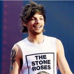 dont follow me :) follow @narryxoxqueen because she gave you this free follow :) tweet at her for a fb :)
