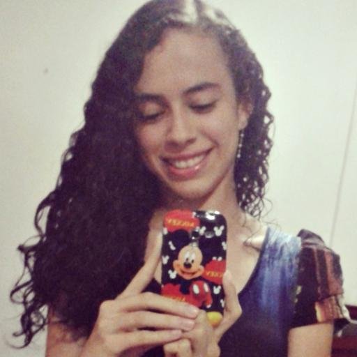 Acadêmica em Nutrição, 18 anos, Sergipana.