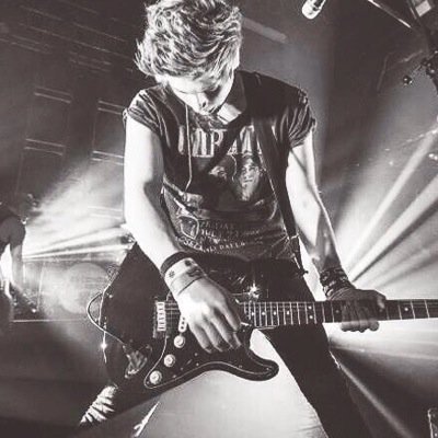 i gave you a free follow so please follow @CuthbertAddict in return ☺️ also RT some recent tweets from that account if you want a DM to ALL / any of 5sos!!!
