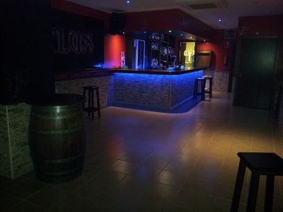 Nuevo Pub en Ciempozuelos C/ Padre Benito Menni (Enfrente del ambulatorio, antiguo bar (Los Pilares).. Buena música del momento; Bachata, dembow house..