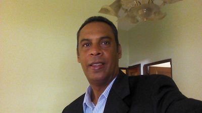 Doctor en leyes por la Universidad Autónoma de Santo Domingo y especialidad en Estudios Judiciales. diplomacia y relaciones internacionales, miembro de la FP.