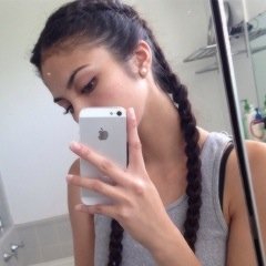 | follow @smilxxfharry please and rt the link in her bio pleasex2 |