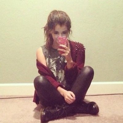 hey im Eleanor im single and bisexual