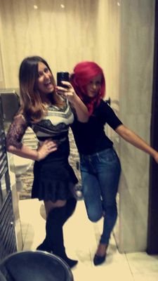 Just your average red head  with a huge love for laughs, people and fashion