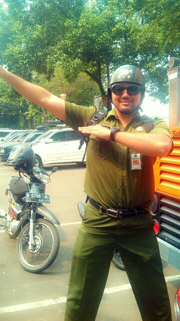suka lihat kiri kanan depan belakang
