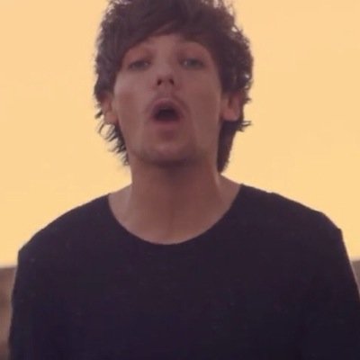 FOLLOW @TomlinsonBrand because she gave you a free follow❤️ jut ask her for a follow back ❤️