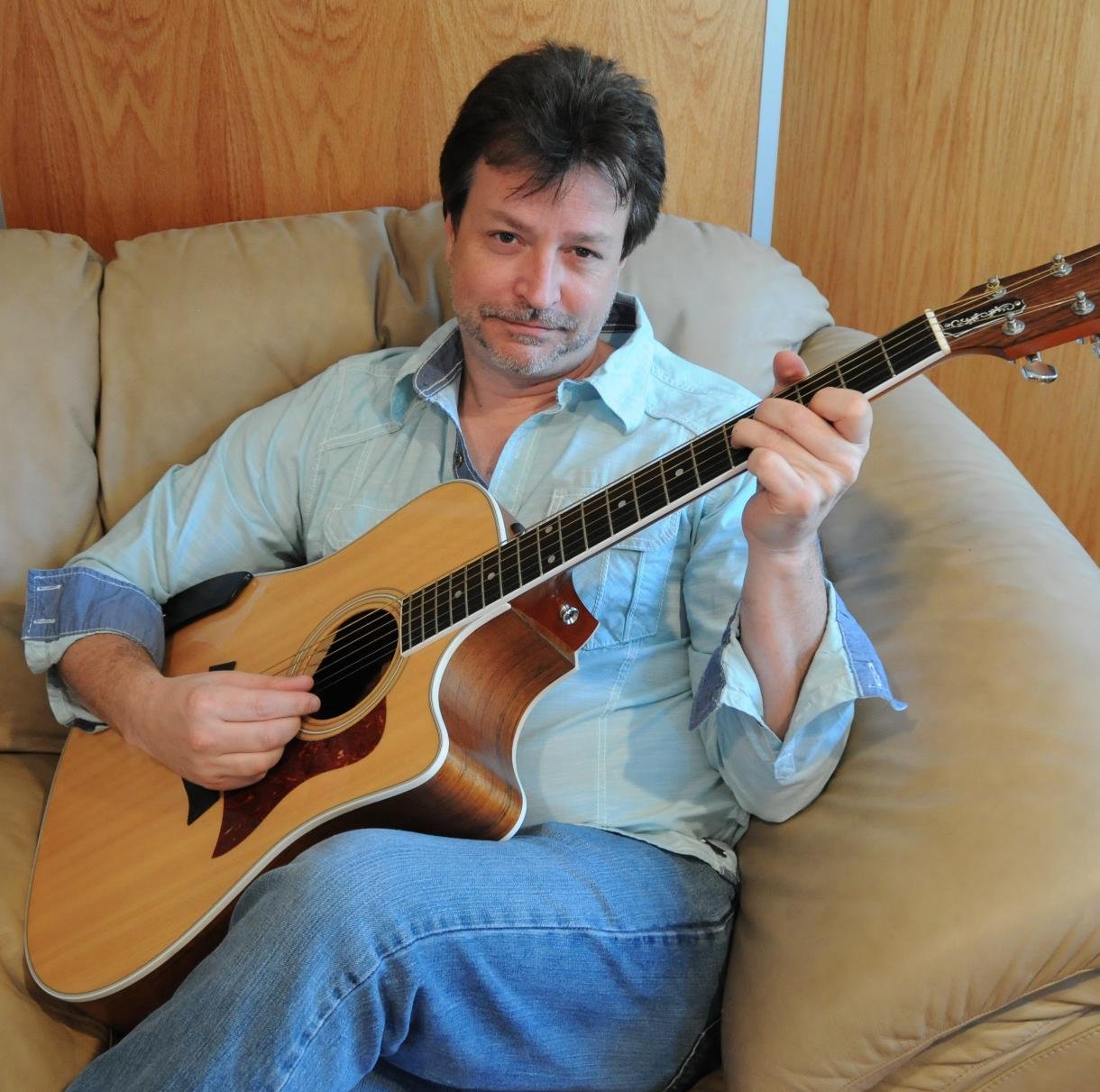 HollisGr8house's profile picture. Producer, Musician, and Recording Engineer @Audible_Images https://t.co/NnUsZVp8h0