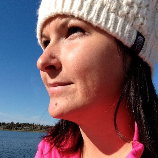Anthropologue, Australienne dans l'âme, Yellowknifer, Adventurer, Kayaker SUPaddler and real aviation lover.