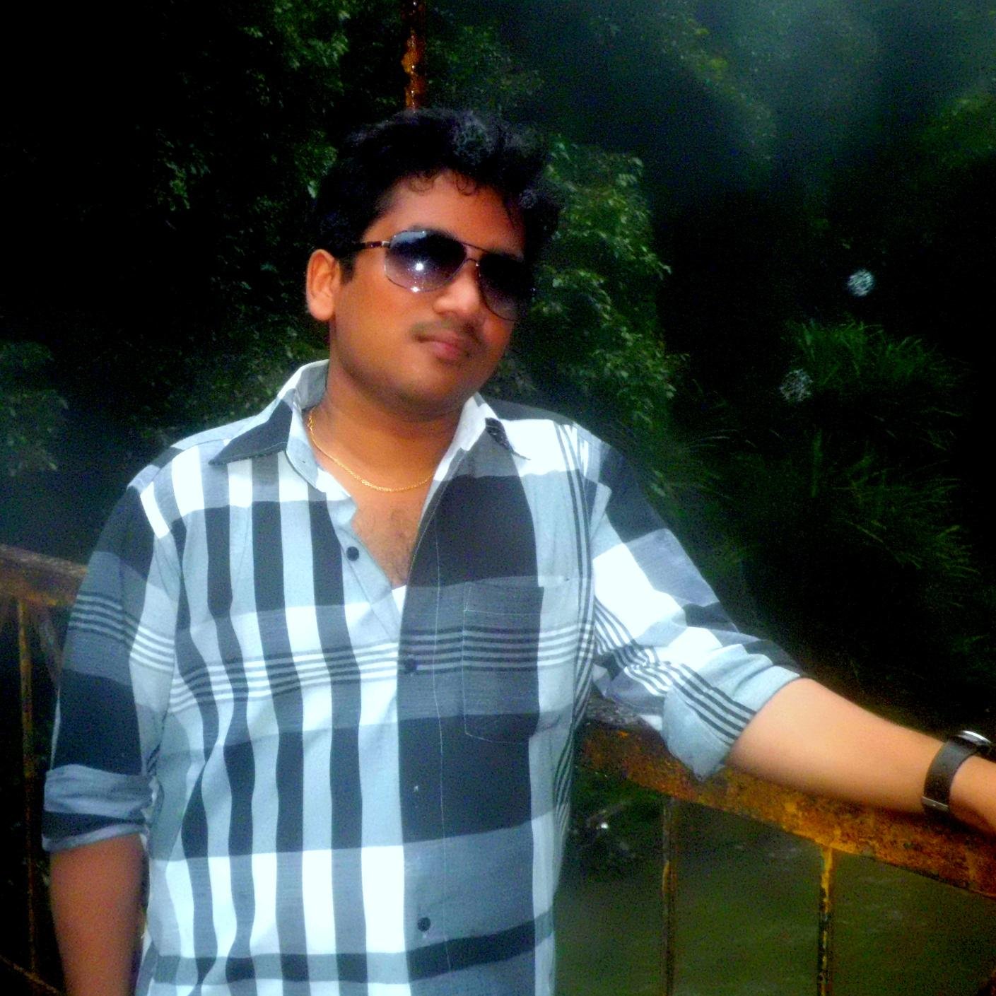 love sports, cinema, pro wrestling and little bit of techies big fan of TRansFORmeRs, last but not least hArD CoRe fan of UlaGaNayaGAN