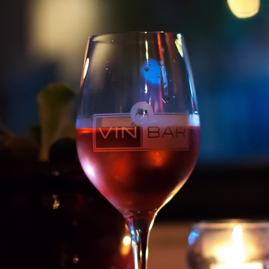 VinBar is a wine bar located in Ann Arbor, MI featuring the wines and spirits of Black Star Farms. 
Instagram :: @vinbara2