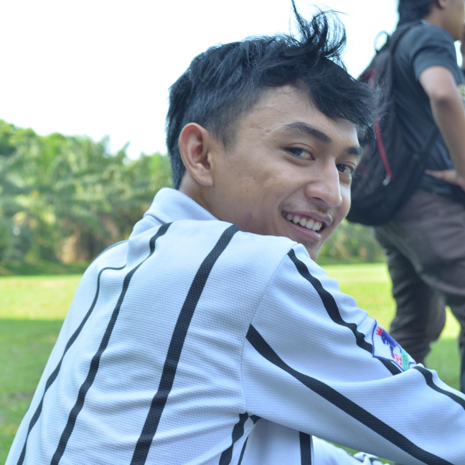 @MCSCI_MDN #CTID @mancity @MCRmy_indonesia .
DOTA 2 Player : Offlaner
Overwatch Player : Zarya Main