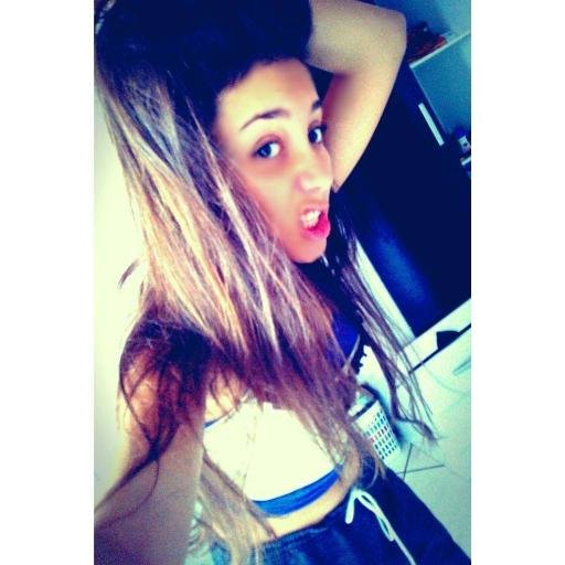 ~Não pisa que eu te esmago , sou pequena mas faço estrago...❁♛  snap: minioliveira,  Miigos: Mini ,  Facebook: http://t.co/jJ8HNs7aPc...