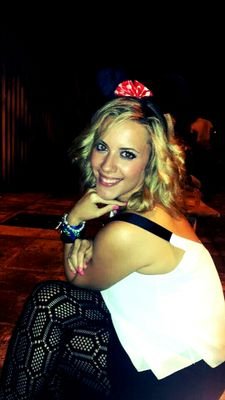 Sevillana como la que más y amante de la buena compañia..=))