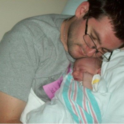 Hi I'm Robbie I currently live in Clearwater w/ my fiancée, daughter, son and our 2 dogs :D I do my best supporting my little family.