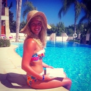 Birmingham based health food blogger and recipe creator. Avid bookworm, English teacher and fitness addict.