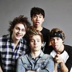 I love 5sos, magcon, giraffes and pizza ❌ ❤️