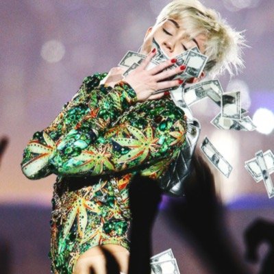 Follow me for the latest on @MileyCyrus!