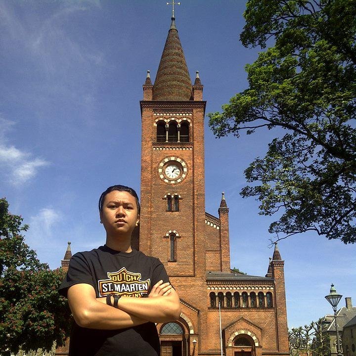 Holly|| i'm the Little brat|masih menjadi pecundang [gerry_tio@yahoo.com}-email