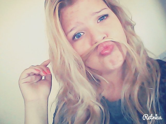 Facebook: Vitoria vaz. Instagram: Vitoria_Vaz_ls.  Luanete com orgulho. 3  ;-)