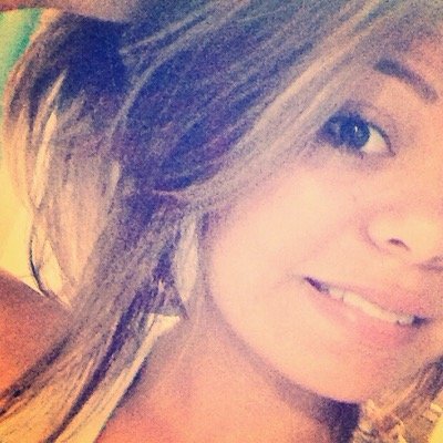 Tem gente que deseja mal ao próximo. Eu desejo o bem a todos. Cada um oferece aquilo que tem.                 Filha do Rei.